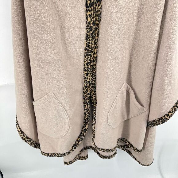 Le Moda Womens Wrap blanket Sweater Leopard Trim Full Zip Pocket Beige Tan One S - Picture 9 of 11